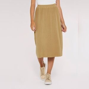 Pleat sweater skirt